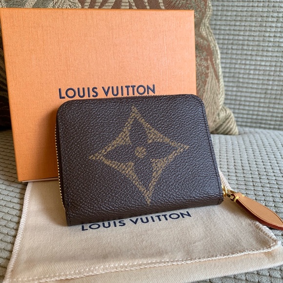 👛Louis Vuitton Giant Collection Zippy Coin 👛 - Picture 2 of 7